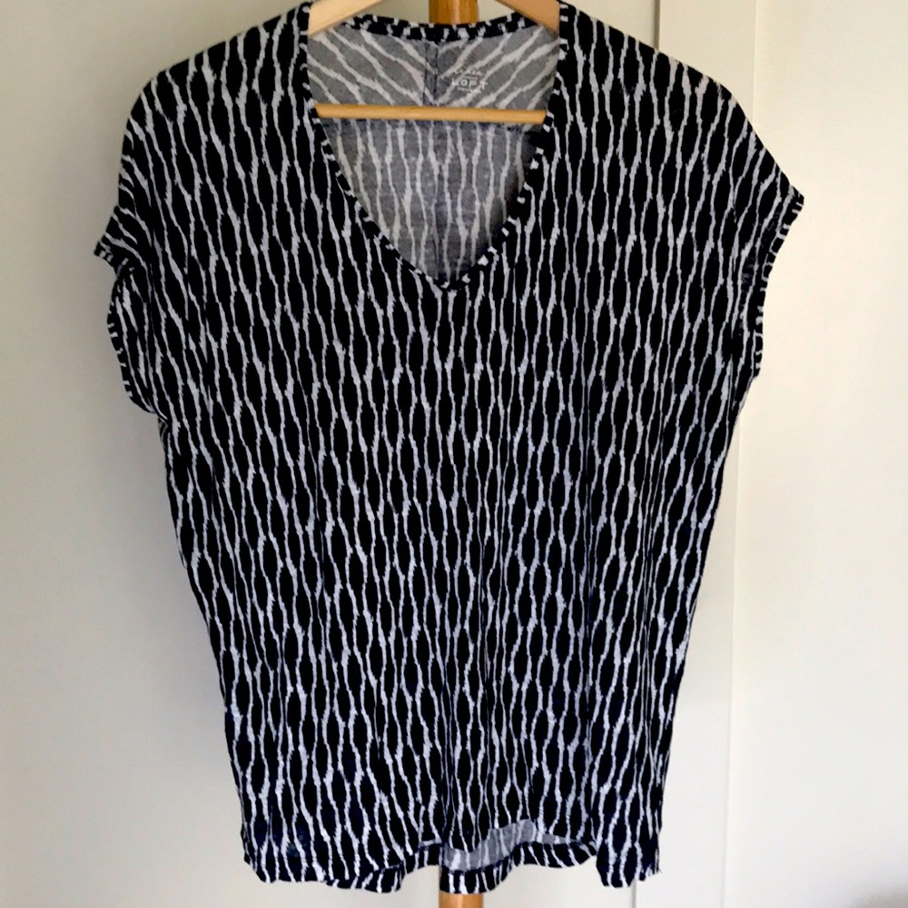 LOFT linen tee. Size M. Excellent condition!